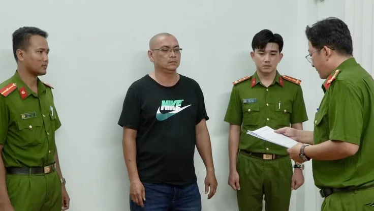 Bắt tạm giam 7 bị can trong vụ khiêng quan tài diễu phố ở Cần Thơ