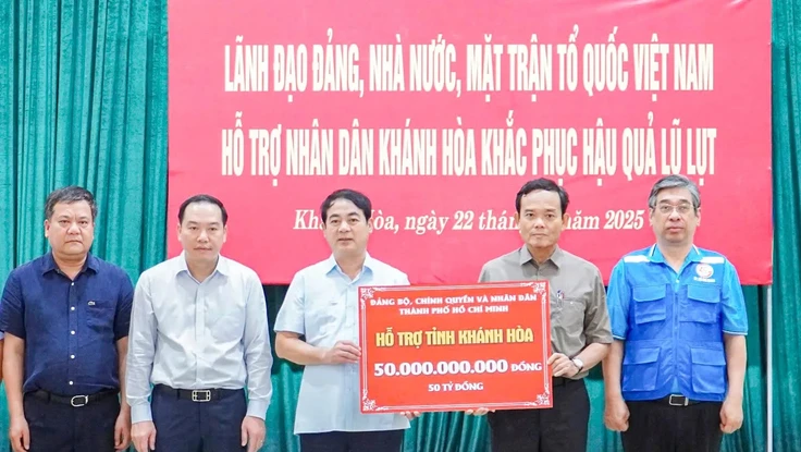 4 đầu tàu kinh tế hướng về rốn lũ miền Trung
