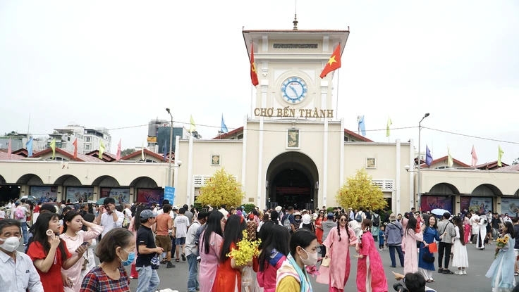 TP.HCM siết chặt kỷ cương công vụ dịp Tết, không tặng quà cấp trên