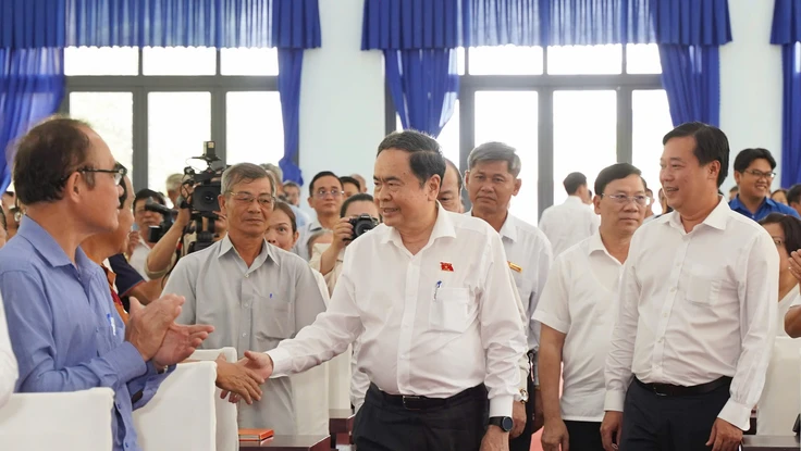 Cử tri TP.HCM trăn trở: Nhiều người trẻ không dám sinh con vì lo gánh nặng y tế, giáo dục