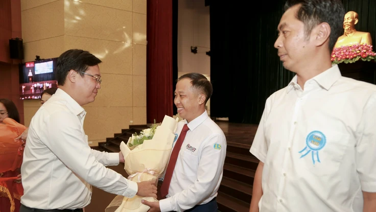 Báo Pháp Luật TP.HCM đoạt giải Nhất giải báo chí viết về Nghị quyết 57 tại TP.HCM lần I