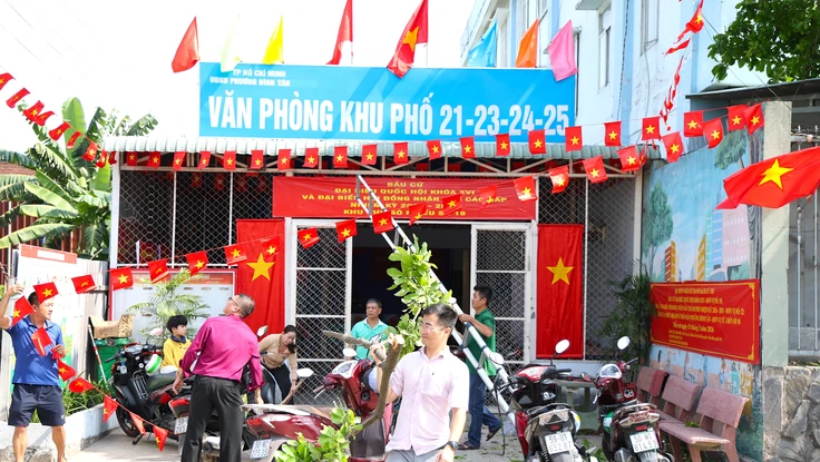 TP.HCM: Các điểm bỏ phiếu rực sắc đỏ, sẵn sàng cho ngày hội lớn