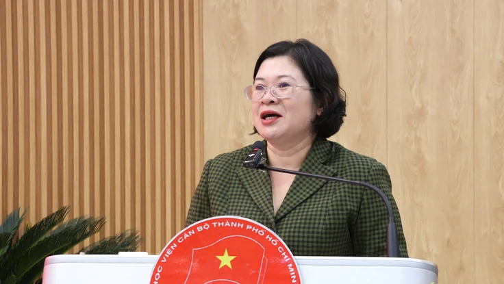 Trang bị lý luận chính trị cho cán bộ đấu tranh với quan điểm sai trái