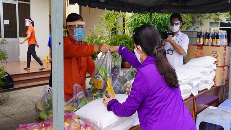 Vũng Tàu san sẻ yêu thương từ phiên chợ 0 đồng mùa dịch COVID-19