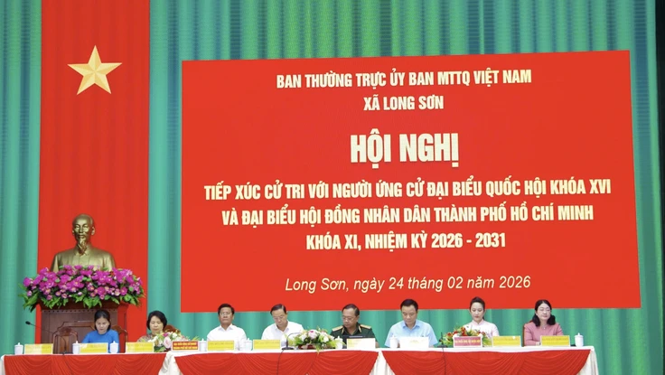 Ứng cử viên ĐBQH và Hội đồng nhân dân TP.HCM tiếp xúc cử tri tại Vùng 2 Hải quân
