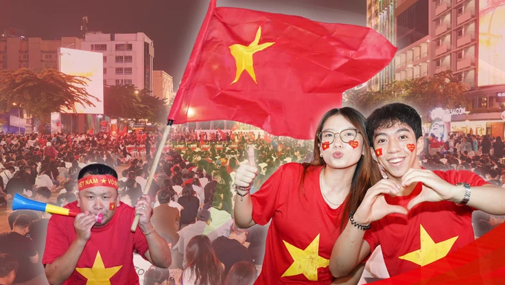 Biển người đổ về phố đi bộ Nguyễn Huệ 'tiếp lửa' cho đội tuyển U-23 Việt Nam 