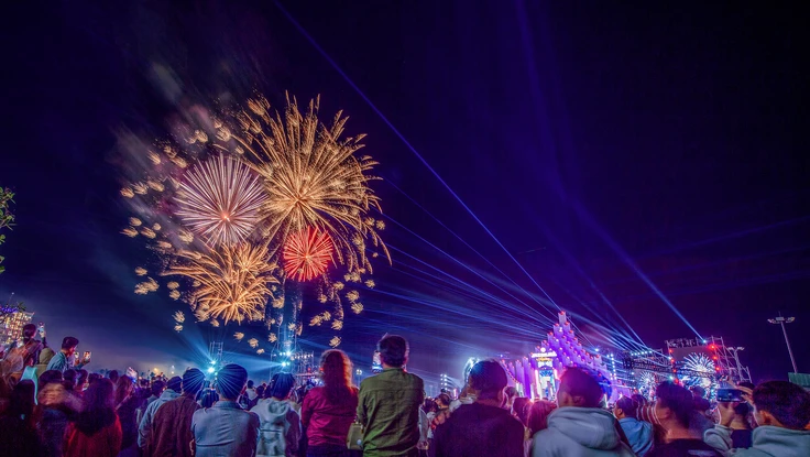 TP.HCM về đêm: Lung linh sắc xuân chào năm mới