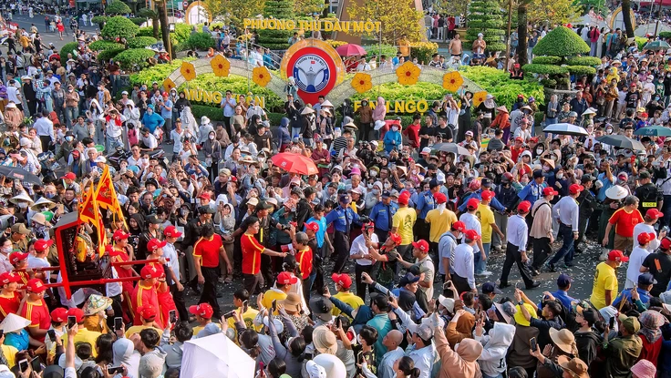 Cuộc thi ảnh 'TP.HCM - Sắc màu mới' lần 2: Rộn ràng lễ hội rước cộ Bà Thiên Hậu năm 2026