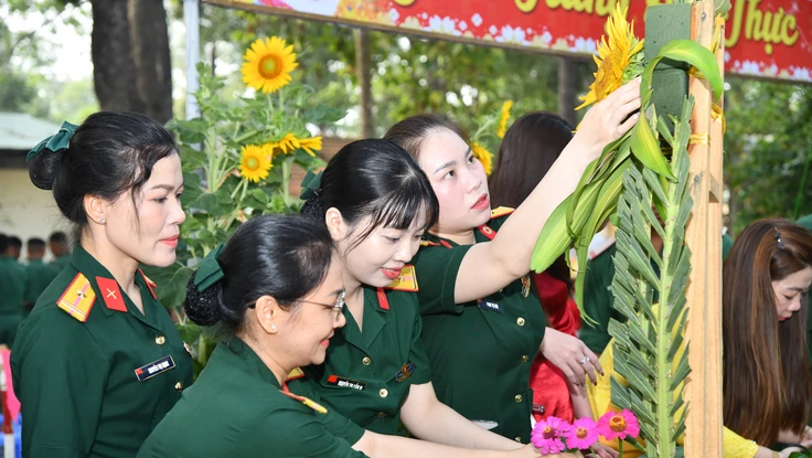 ‘TP.HCM - Sắc màu mới’: Xuân về rộn ràng nơi thao trường Sư đoàn 9