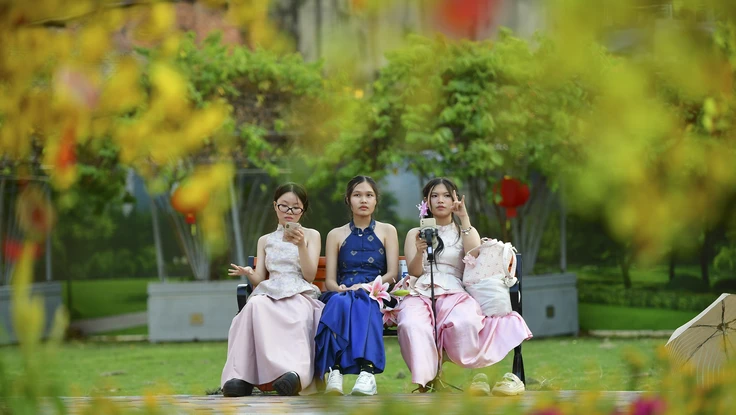 Khi ‘đất vàng’ hóa thành công viên, đường hoa Tết giữa lòng thành phố 