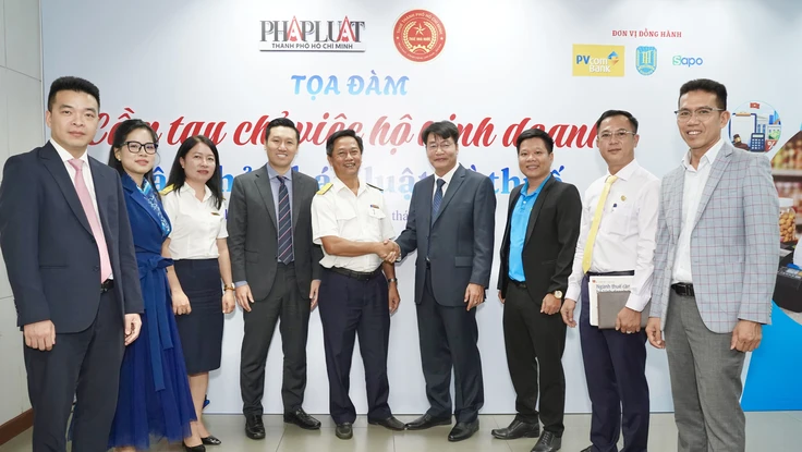 Toàn cảnh tọa đàm 'Cầm tay chỉ việc hộ kinh doanh tuân thủ pháp luật về thuế'