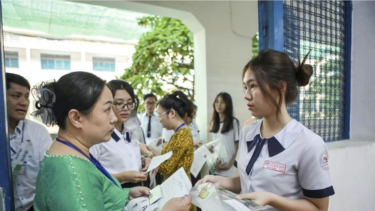 Từ kỳ thi tốt nghiệp THPT 2025: Phổ điểm ‘đẹp’ nhưng...