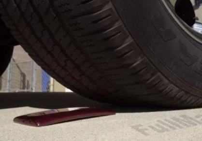 Những màn tra tấn LG G Flex 2 kinh dị