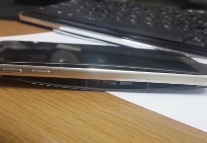 Pin của Galaxy S6 bị phồng kinh khủng