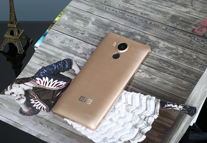 Hình ảnh siêu đẹp của smartphone Dual OS