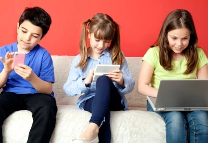 Cha mẹ nên làm gì khi con cái nghiện smartphone?