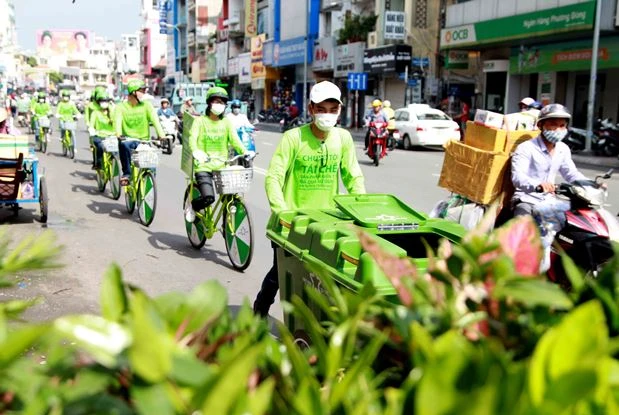 Nhộn nhịp hoạt động thu gom rác thải điện tử tận nhà
