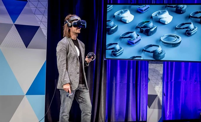 Microsoft giới thiệu thiết bị thực tế hỗn hợp mới