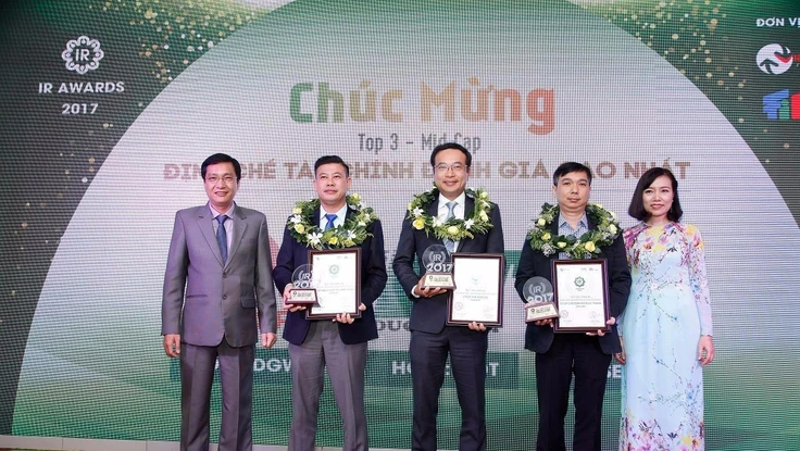 Digiworld lọt Top 3 DN có hoạt động IR tốt nhất 2017