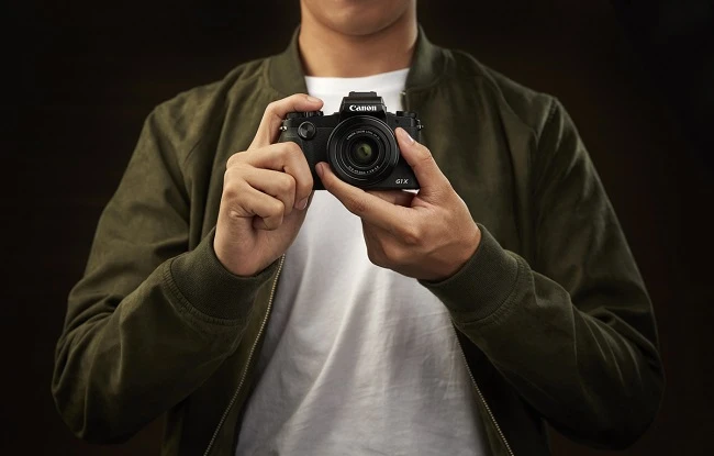 Canon ra mắt máy ảnh chống nước 40 m