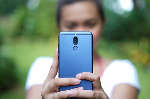 Huawei phiên bản nova 2i màu xanh phân khúc tầm trung 