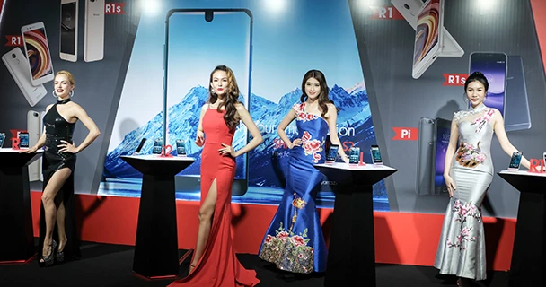 Smartphone tràn viền Sharp Aquos S2 lộ diện tại VN