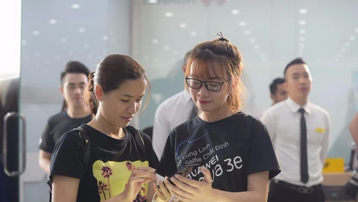 Nova 3e hút khách trong ngày đầu mở bán