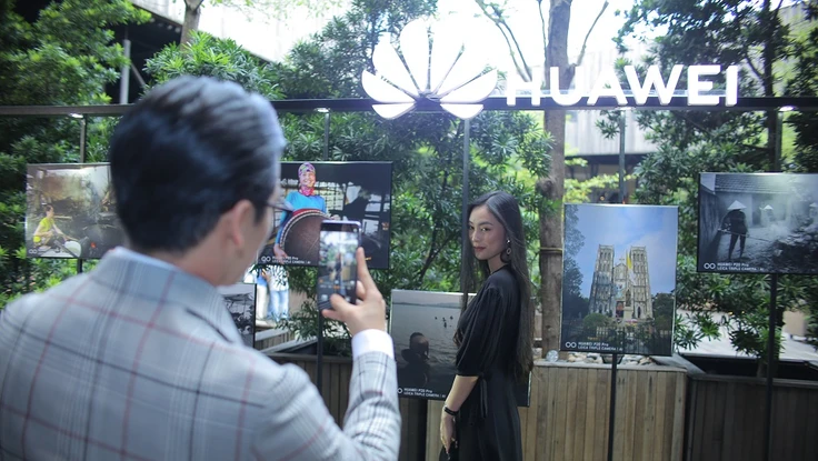 Xuất hiện smartphone có 3 camera đầu tiên tại VN