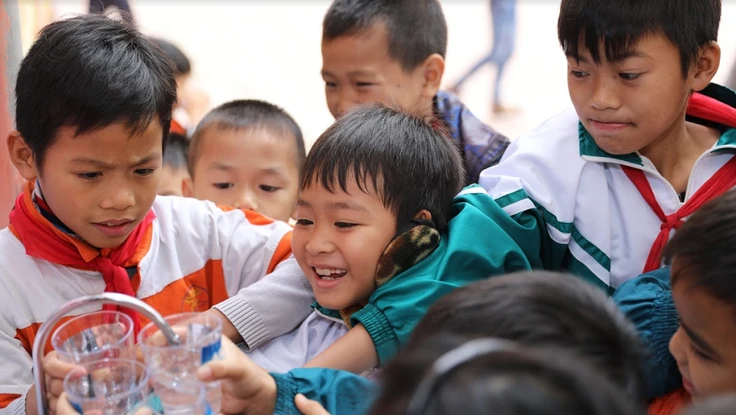 30 máy lọc nước được trao tặng cho các trường học khó khăn