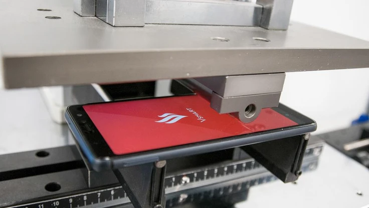 Choáng với màn 'tra tấn' điện thoại Vsmart ở Tây Ban Nha