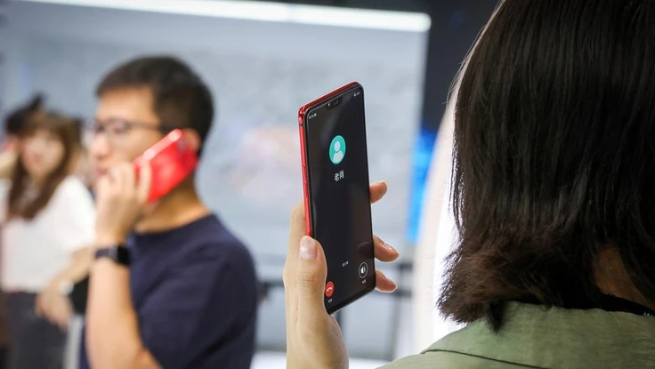 Lộ diện mẫu smartphone có camera ẩn dưới màn hình độc đáo