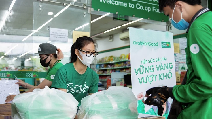 Tài xế công nghệ sẽ được nhận gạo và mì gói trong mùa dịch
