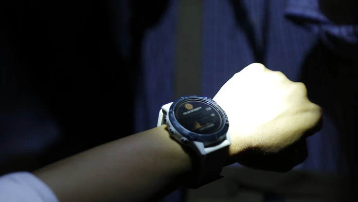 2 mẫu đồng hồ thể thao có khả năng sạc từ năng lượng mặt trời