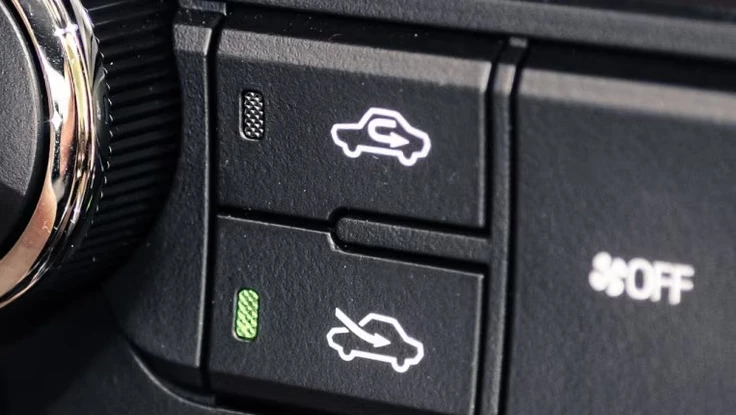 Dùng sai lấy gió trong, gió ngoài khiến xe nhanh bí và tốn nhiên liệu hơn trong mùa nóng