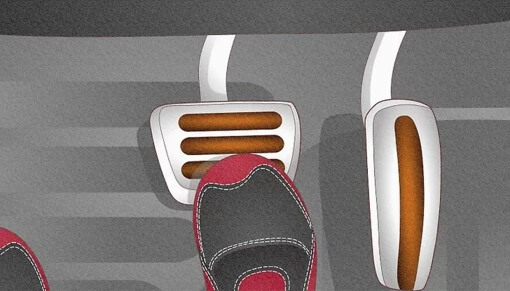 Không chỉ tài mới, nhiều người lái lâu năm cũng dễ sai khi lái xe số tự động