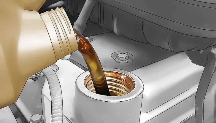 Vì sao dầu động cơ ô tô cần thay định kỳ mỗi 6 tháng đến 1 năm?