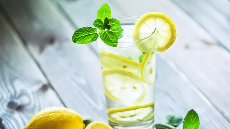 Điều gì xảy ra với huyết áp khi bạn thường xuyên uống nước chanh? 