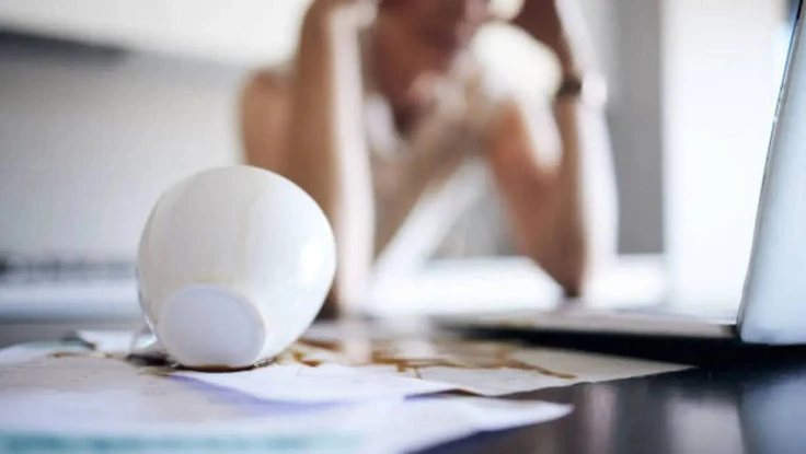 Tại sao một số người cảm thấy bồn chồn sau khi uống cà phê? 