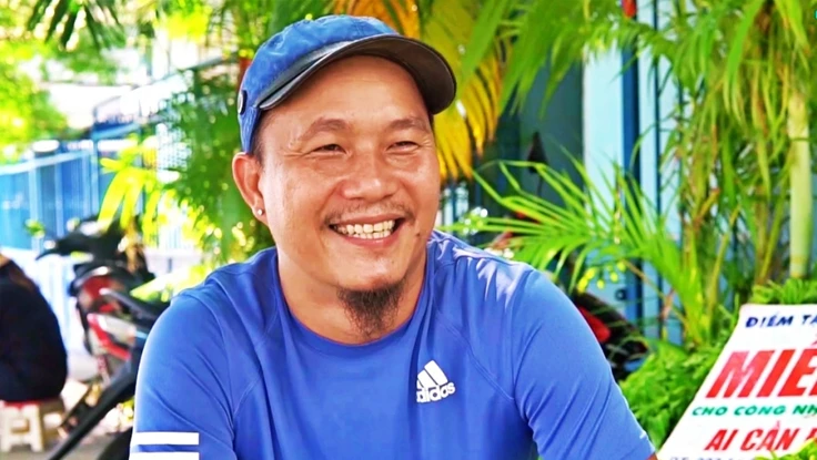 Ông chủ sạp rau 'Minh Râu': Cách ly tại nhà, lo người nghèo thiếu rau ăn