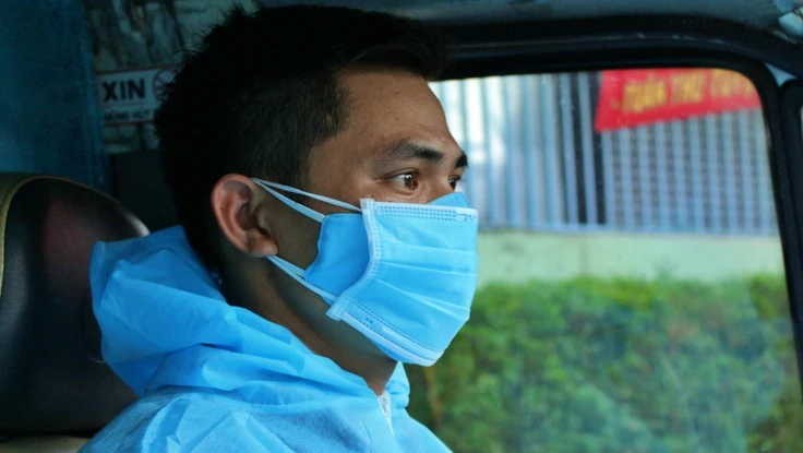 Ảnh: Chuyến 'đưa cơm' cho bác sĩ của tài xế xe 0 đồng