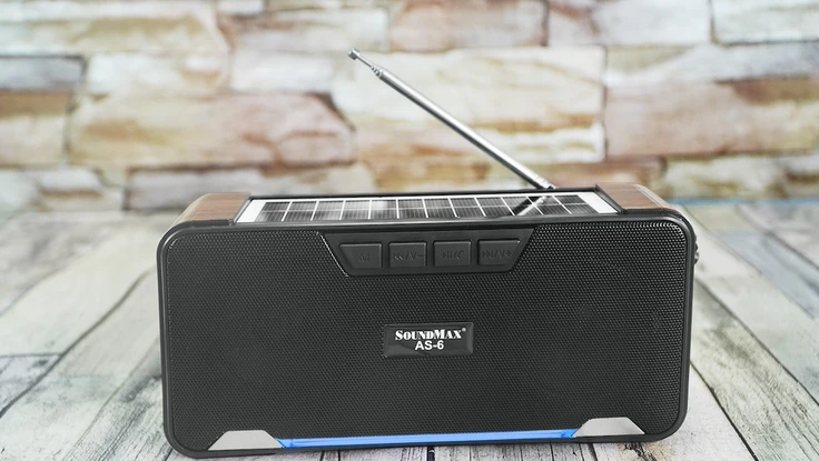 Đánh giá 2 mẫu loa hỗ trợ sạc bằng năng lượng mặt trời