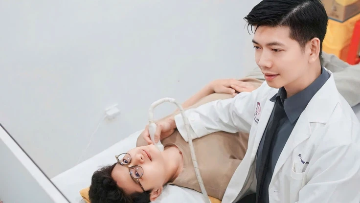 Bác sĩ Trọng Hưng theo đuổi can thiệp ít xâm lấn điều trị u tuyến giáp