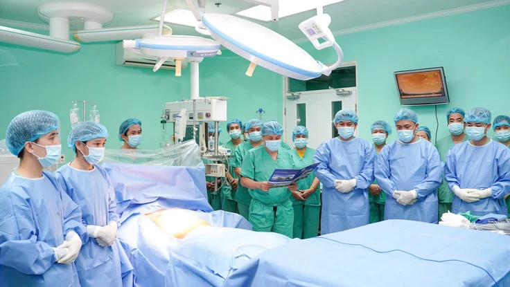 Gần 200 bác sĩ, nhân viên y tế xuyên đêm ghép 6 tạng từ một người hiến chết não