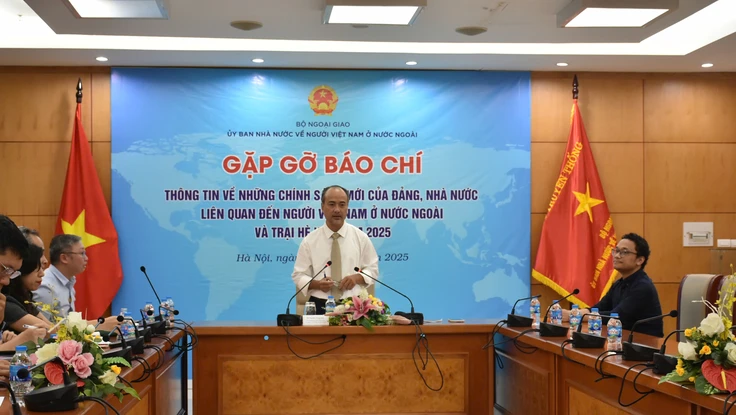Quy định cho nhập và trở lại quốc tịch Việt Nam được nới lỏng