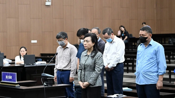 Cựu Bộ trưởng Y tế Nguyễn Thị Kim Tiến đã có mặt tại tòa