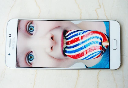 “Siêu mẫu” Galaxy A8 lộ “ảnh nóng“