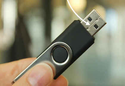 Cắm USB sao cho đúng cách?