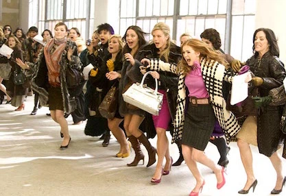 Săn hàng giá rẻ vào ngày 'thứ Sáu đen tối'