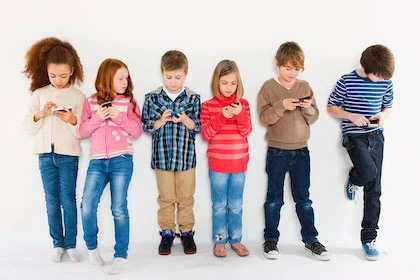 Cha mẹ nên làm gì khi con cái nghiện smartphone?