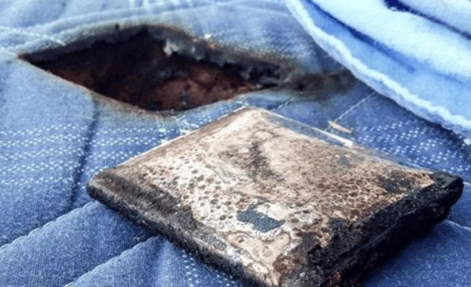 Samsung Galaxy S3 bất ngờ phát nổ khi sạc qua đêm